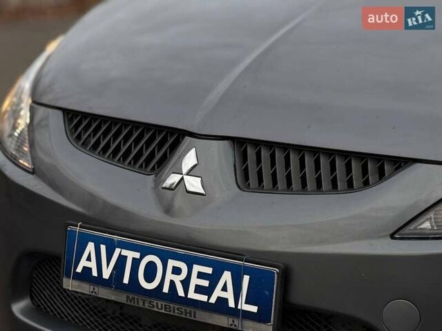 Серый Мицубиси Грандис, объемом двигателя 2.38 л и пробегом 220 тыс. км за 5700 $, фото 7 на Automoto.ua