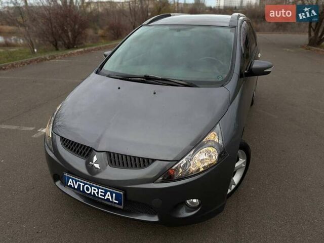 Серый Мицубиси Грандис, объемом двигателя 2.38 л и пробегом 220 тыс. км за 5700 $, фото 11 на Automoto.ua