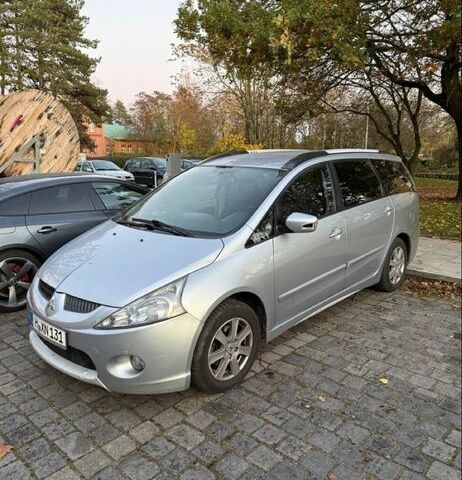 Серый Мицубиси Грандис, объемом двигателя 2 л и пробегом 300 тыс. км за 3499 $, фото 1 на Automoto.ua