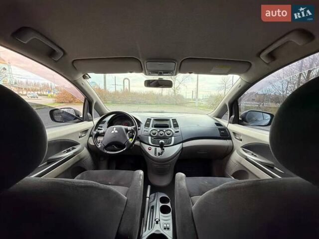 Серый Мицубиси Грандис, объемом двигателя 2.38 л и пробегом 220 тыс. км за 5700 $, фото 37 на Automoto.ua