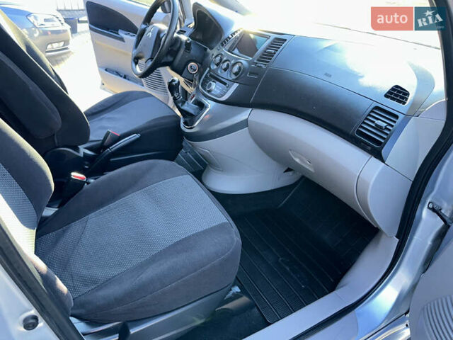 Серый Мицубиси Грандис, объемом двигателя 2.4 л и пробегом 276 тыс. км за 6800 $, фото 23 на Automoto.ua