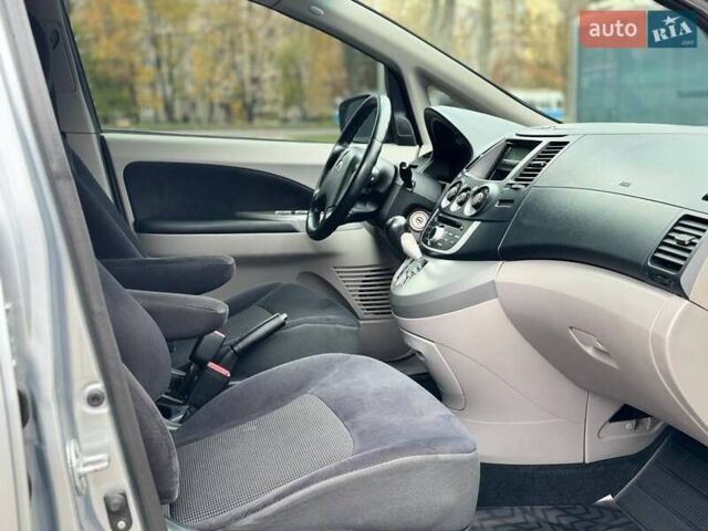 Сірий Міцубісі Грандіс, об'ємом двигуна 2.4 л та пробігом 190 тис. км за 7099 $, фото 15 на Automoto.ua