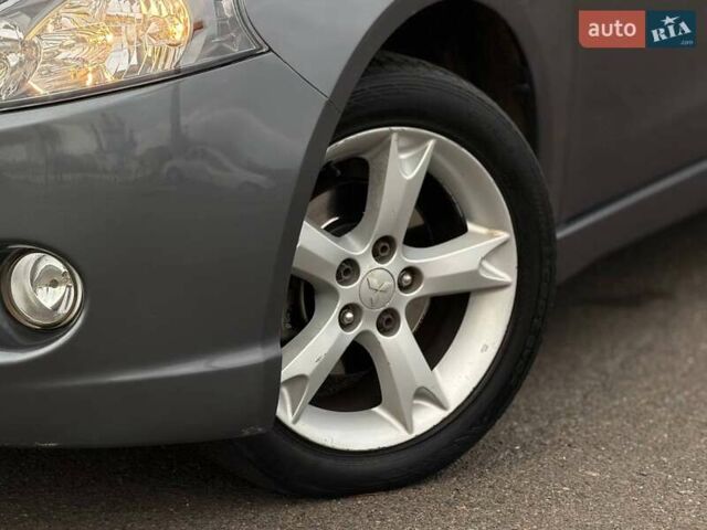 Серый Мицубиси Грандис, объемом двигателя 2.38 л и пробегом 220 тыс. км за 5700 $, фото 6 на Automoto.ua