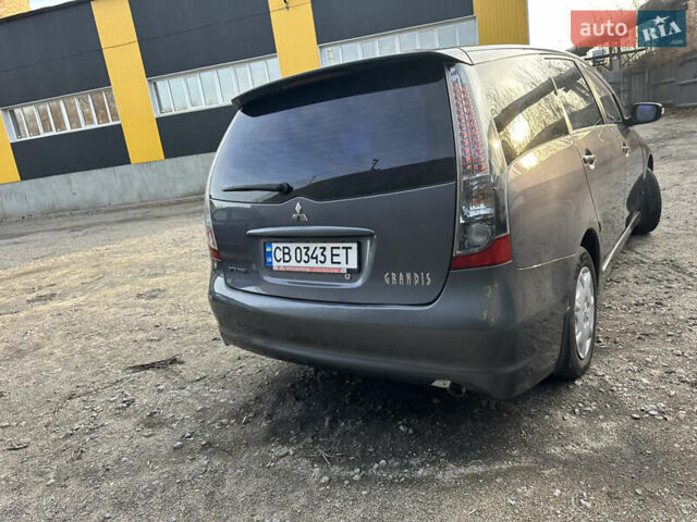 Сірий Міцубісі Грандіс, об'ємом двигуна 2.38 л та пробігом 207 тис. км за 6700 $, фото 10 на Automoto.ua