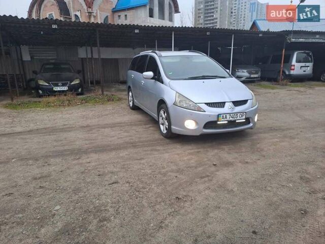Серый Мицубиси Грандис, объемом двигателя 2.4 л и пробегом 351 тыс. км за 8000 $, фото 1 на Automoto.ua