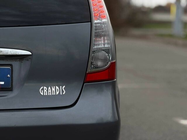 Серый Мицубиси Грандис, объемом двигателя 2.4 л и пробегом 220 тыс. км за 5700 $, фото 9 на Automoto.ua