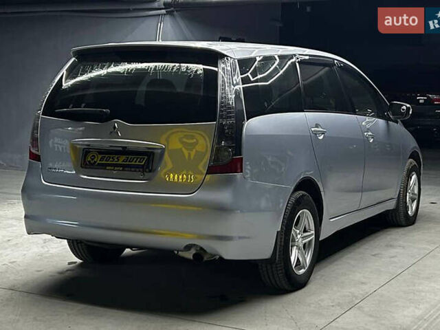 Серый Мицубиси Грандис, объемом двигателя 2.38 л и пробегом 274 тыс. км за 8300 $, фото 5 на Automoto.ua