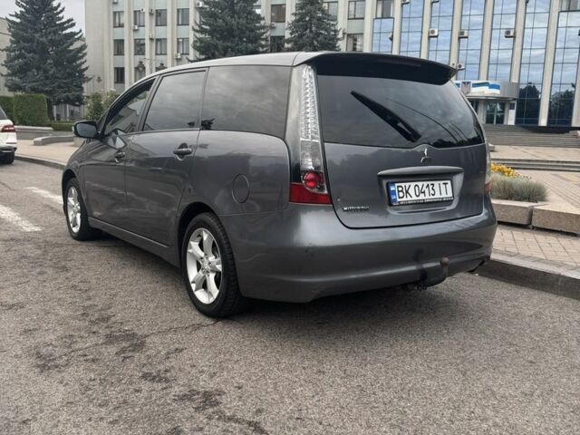 Серый Мицубиси Грандис, объемом двигателя 2.4 л и пробегом 280 тыс. км за 3550 $, фото 2 на Automoto.ua