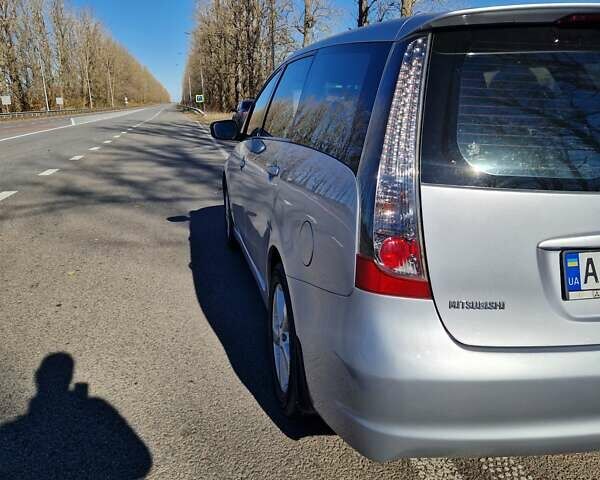 Серый Мицубиси Грандис, объемом двигателя 2.38 л и пробегом 182 тыс. км за 6199 $, фото 5 на Automoto.ua