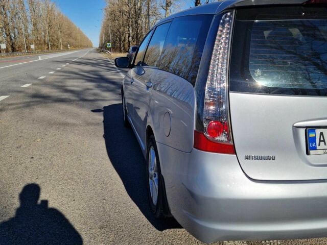 Серый Мицубиси Грандис, объемом двигателя 2.4 л и пробегом 182 тыс. км за 6500 $, фото 5 на Automoto.ua