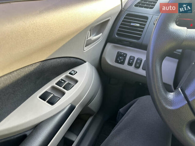 Сірий Міцубісі Грандіс, об'ємом двигуна 2.38 л та пробігом 207 тис. км за 6700 $, фото 38 на Automoto.ua