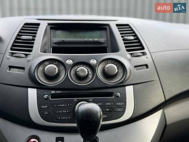 Сірий Міцубісі Грандіс, об'ємом двигуна 2.4 л та пробігом 190 тис. км за 7099 $, фото 26 на Automoto.ua