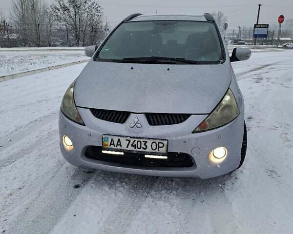 Серый Мицубиси Грандис, объемом двигателя 2.4 л и пробегом 351 тыс. км за 8000 $, фото 7 на Automoto.ua