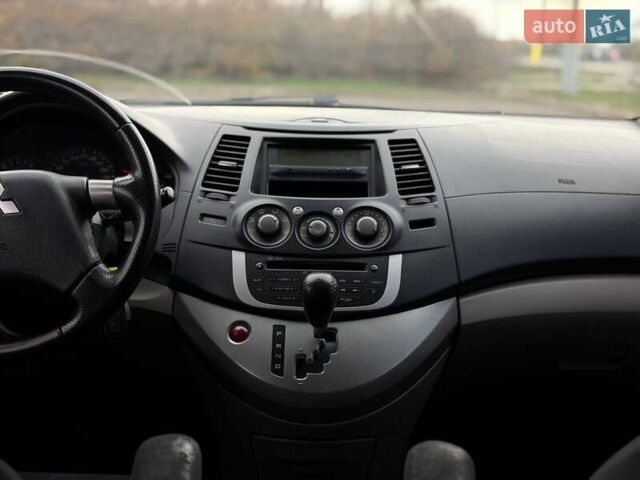 Серый Мицубиси Грандис, объемом двигателя 2.38 л и пробегом 220 тыс. км за 5700 $, фото 40 на Automoto.ua