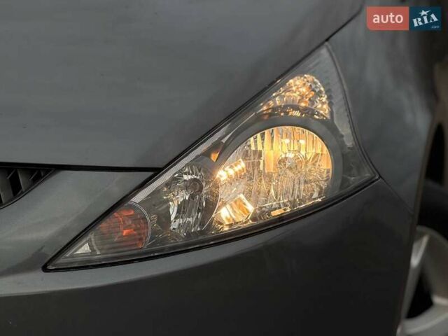 Серый Мицубиси Грандис, объемом двигателя 2.38 л и пробегом 220 тыс. км за 5700 $, фото 5 на Automoto.ua