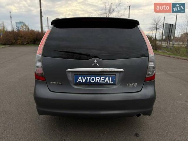 Серый Мицубиси Грандис, объемом двигателя 2.38 л и пробегом 220 тыс. км за 5700 $, фото 26 на Automoto.ua