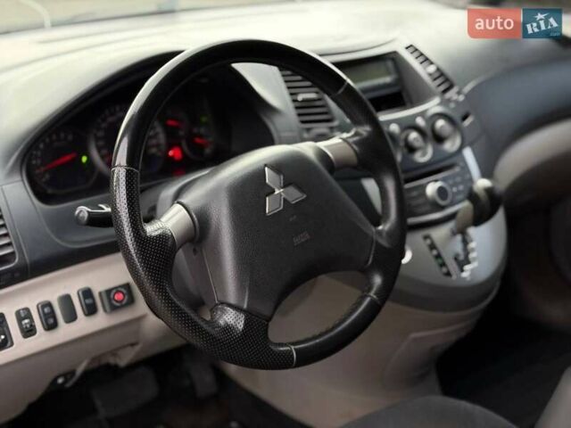 Серый Мицубиси Грандис, объемом двигателя 2.38 л и пробегом 220 тыс. км за 5700 $, фото 36 на Automoto.ua