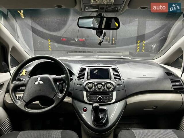 Серый Мицубиси Грандис, объемом двигателя 2.38 л и пробегом 274 тыс. км за 8300 $, фото 14 на Automoto.ua