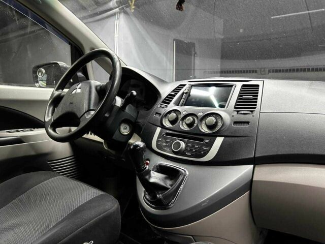 Сірий Міцубісі Грандіс, об'ємом двигуна 2.4 л та пробігом 274 тис. км за 8300 $, фото 7 на Automoto.ua