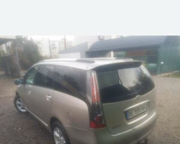 Серый Мицубиси Грандис, объемом двигателя 2.38 л и пробегом 260 тыс. км за 5700 $, фото 1 на Automoto.ua