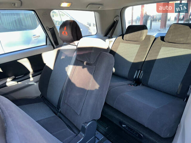 Серый Мицубиси Грандис, объемом двигателя 2.4 л и пробегом 276 тыс. км за 6800 $, фото 30 на Automoto.ua