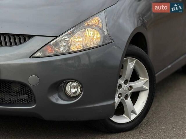 Серый Мицубиси Грандис, объемом двигателя 2.38 л и пробегом 220 тыс. км за 5700 $, фото 4 на Automoto.ua