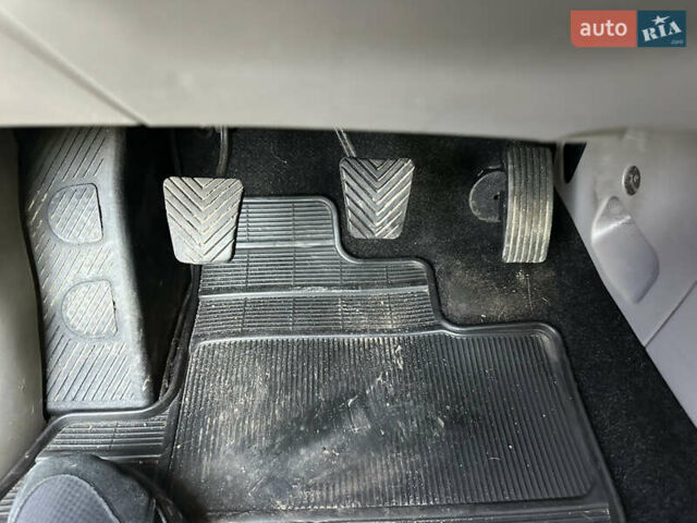 Сірий Міцубісі Грандіс, об'ємом двигуна 2.38 л та пробігом 207 тис. км за 6700 $, фото 33 на Automoto.ua