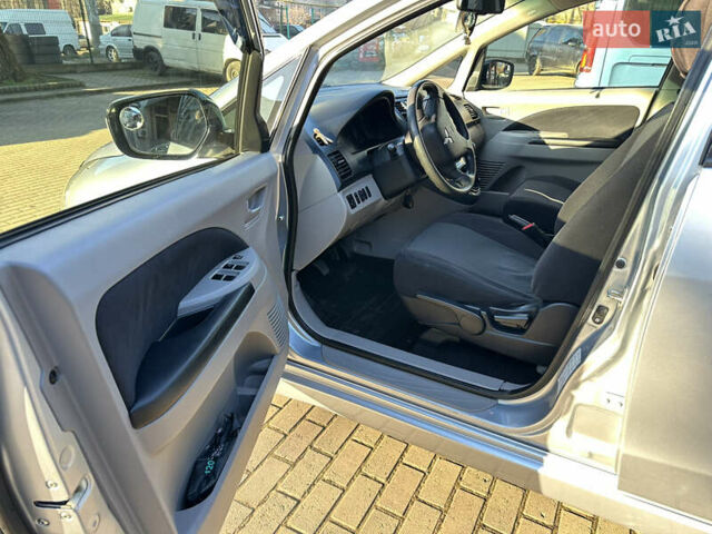 Серый Мицубиси Грандис, объемом двигателя 2.4 л и пробегом 276 тыс. км за 6800 $, фото 37 на Automoto.ua