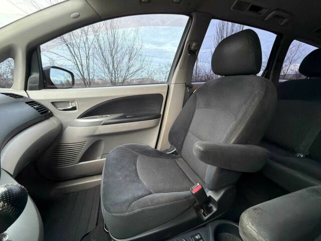 Серый Мицубиси Грандис, объемом двигателя 2.4 л и пробегом 220 тыс. км за 5700 $, фото 23 на Automoto.ua