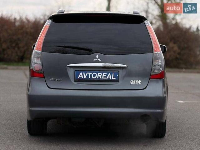 Серый Мицубиси Грандис, объемом двигателя 2.38 л и пробегом 220 тыс. км за 5700 $, фото 18 на Automoto.ua