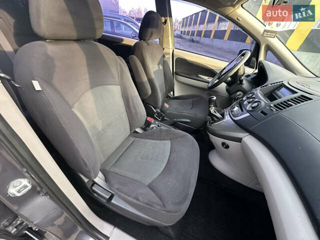 Сірий Міцубісі Грандіс, об'ємом двигуна 2.38 л та пробігом 207 тис. км за 6700 $, фото 31 на Automoto.ua