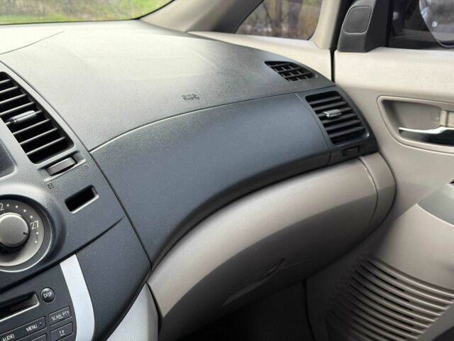 Серый Мицубиси Грандис, объемом двигателя 2.4 л и пробегом 220 тыс. км за 5700 $, фото 22 на Automoto.ua