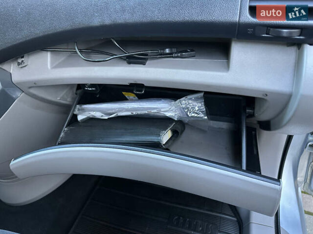 Серый Мицубиси Грандис, объемом двигателя 2.4 л и пробегом 276 тыс. км за 6800 $, фото 21 на Automoto.ua