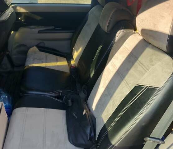 Сірий Міцубісі Грандіс, об'ємом двигуна 2.4 л та пробігом 250 тис. км за 6700 $, фото 5 на Automoto.ua