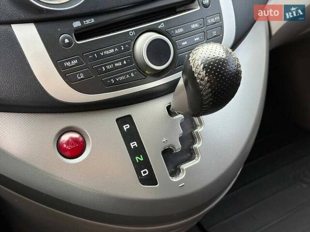 Серый Мицубиси Грандис, объемом двигателя 2.38 л и пробегом 220 тыс. км за 5700 $, фото 48 на Automoto.ua