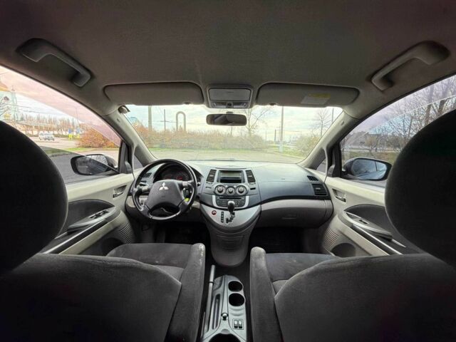 Серый Мицубиси Грандис, объемом двигателя 2.4 л и пробегом 220 тыс. км за 5700 $, фото 16 на Automoto.ua