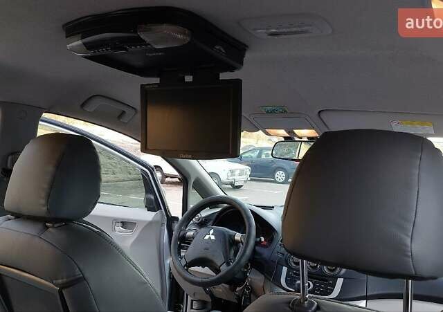 Сірий Міцубісі Грандіс, об'ємом двигуна 2.38 л та пробігом 296 тис. км за 7000 $, фото 5 на Automoto.ua