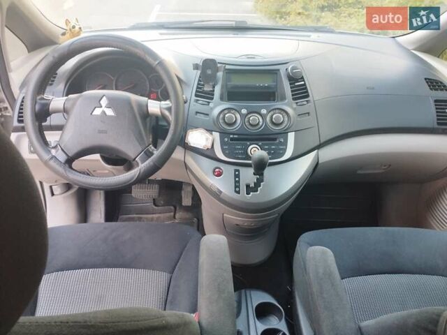 Серый Мицубиси Грандис, объемом двигателя 2.4 л и пробегом 363 тыс. км за 6100 $, фото 6 на Automoto.ua