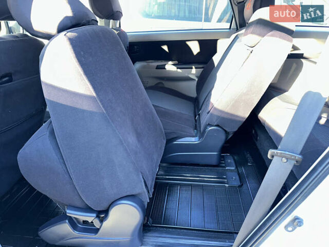 Серый Мицубиси Грандис, объемом двигателя 2.4 л и пробегом 276 тыс. км за 6800 $, фото 29 на Automoto.ua