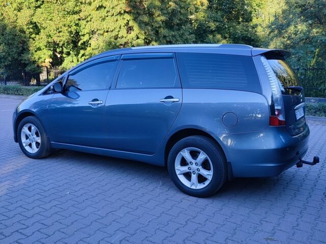 Серый Мицубиси Грандис, объемом двигателя 2.4 л и пробегом 284 тыс. км за 6000 $, фото 1 на Automoto.ua