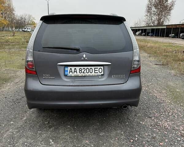 Сірий Міцубісі Грандіс, об'ємом двигуна 2.4 л та пробігом 196 тис. км за 7200 $, фото 2 на Automoto.ua