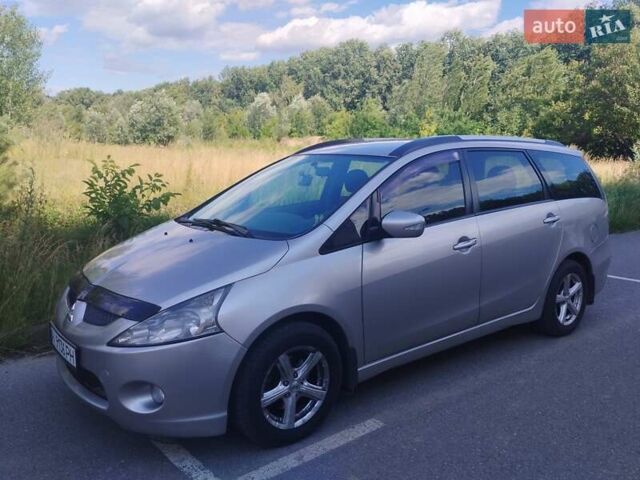 Серый Мицубиси Грандис, объемом двигателя 2.4 л и пробегом 363 тыс. км за 6100 $, фото 2 на Automoto.ua