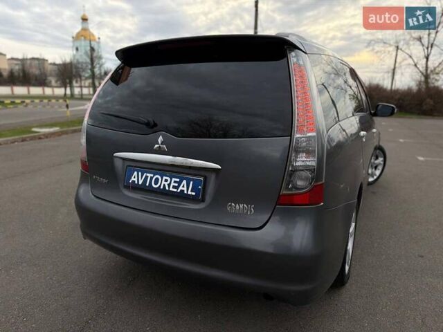 Серый Мицубиси Грандис, объемом двигателя 2.38 л и пробегом 220 тыс. км за 5700 $, фото 24 на Automoto.ua