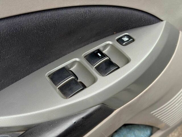 Серый Мицубиси Грандис, объемом двигателя 2.4 л и пробегом 220 тыс. км за 5700 $, фото 12 на Automoto.ua