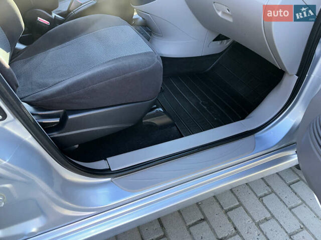 Серый Мицубиси Грандис, объемом двигателя 2.4 л и пробегом 276 тыс. км за 6800 $, фото 24 на Automoto.ua