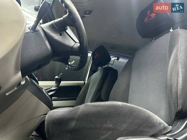 Серый Мицубиси Грандис, объемом двигателя 2.38 л и пробегом 274 тыс. км за 8300 $, фото 17 на Automoto.ua