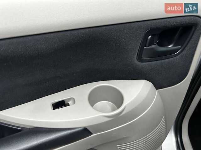 Серый Мицубиси Грандис, объемом двигателя 2.38 л и пробегом 274 тыс. км за 8300 $, фото 18 на Automoto.ua