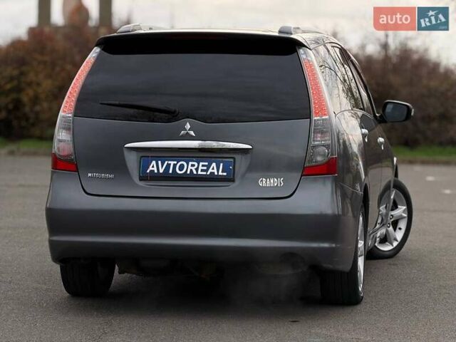 Серый Мицубиси Грандис, объемом двигателя 2.38 л и пробегом 220 тыс. км за 5700 $, фото 17 на Automoto.ua