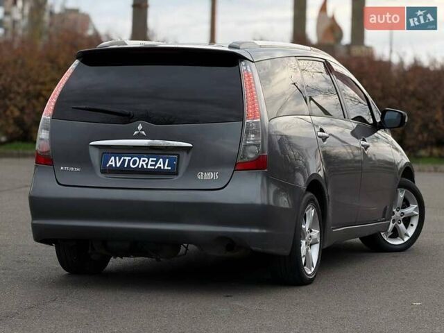 Серый Мицубиси Грандис, объемом двигателя 2.38 л и пробегом 220 тыс. км за 5700 $, фото 16 на Automoto.ua
