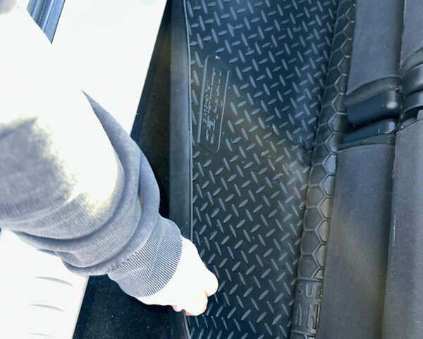 Серый Мицубиси Грандис, объемом двигателя 2.4 л и пробегом 276 тыс. км за 6800 $, фото 35 на Automoto.ua